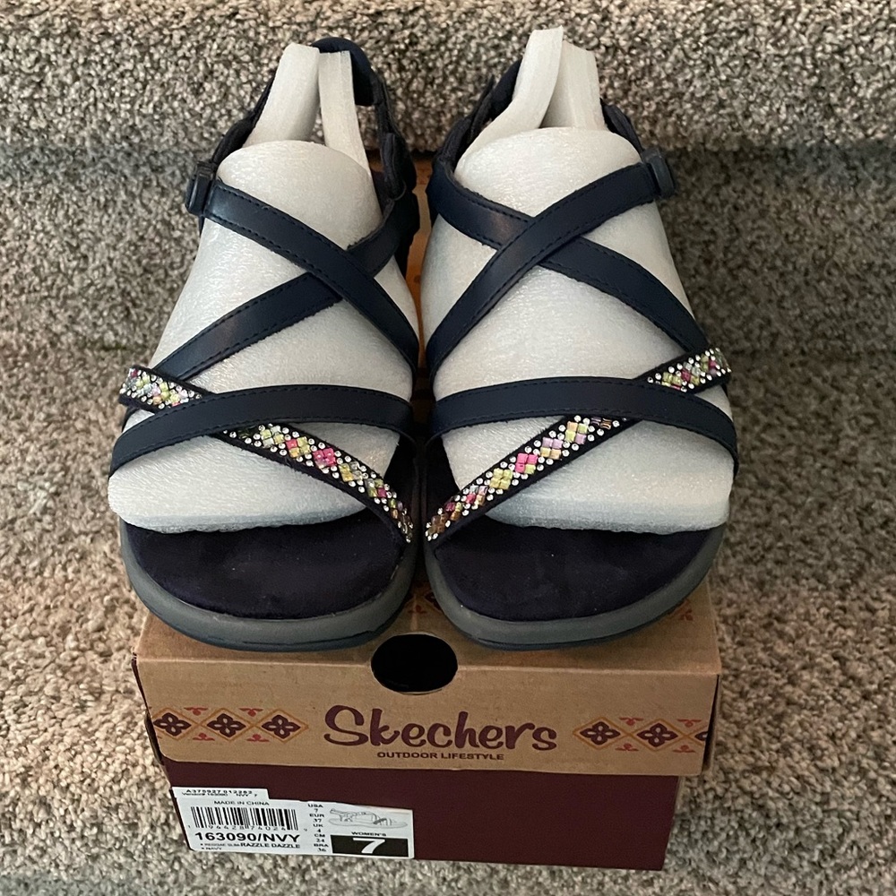 ✨NWT Sz 7 Skechers Razzle Dazzle Navy Sandals